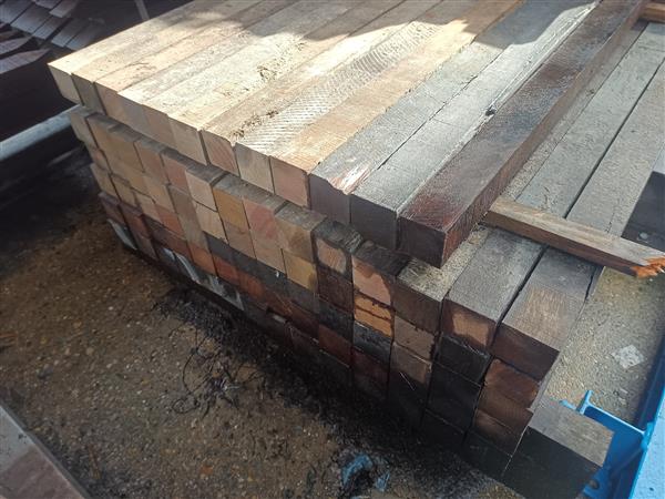 Grote foto 60x60mm circulair hard hout 1.0m doe het zelf en verbouw hout en planken