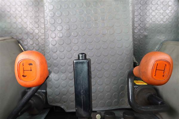 Grote foto solis 75 4wd smalspoor export agrarisch tractoren