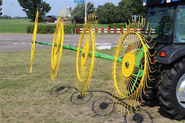 Grote foto kraffter acrobaathark tuin en terras grasmaaiers