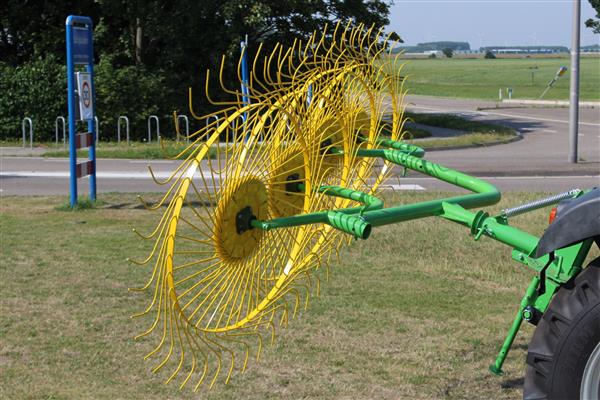 Grote foto kraffter acrobaathark tuin en terras grasmaaiers