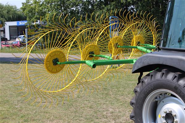 Grote foto kraffter acrobaathark tuin en terras grasmaaiers