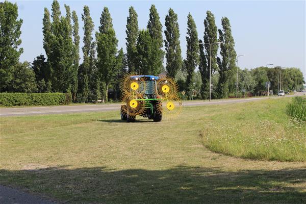 Grote foto kraffter acrobaathark tuin en terras grasmaaiers