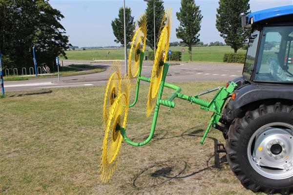 Grote foto kraffter acrobaathark tuin en terras grasmaaiers