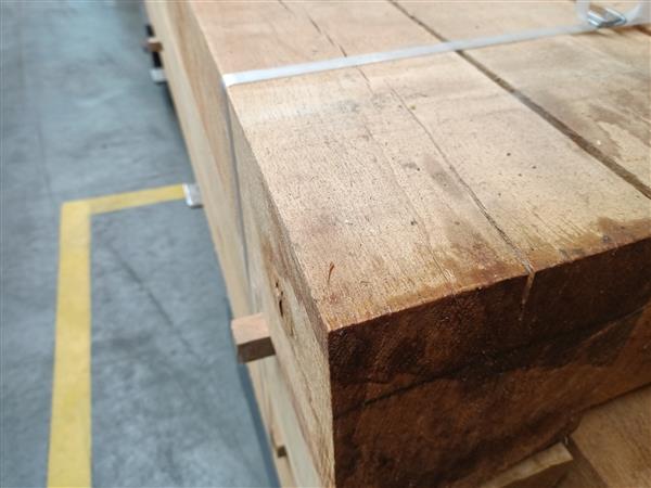 Grote foto 20x20cm eiken fijnbezaagd ruw 300cm doe het zelf en verbouw hout en planken