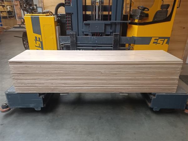 Grote foto 18 mm eikenmeubelpaneel 600 x 2400mm doe het zelf en verbouw hout en planken