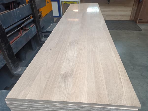 Grote foto 18 mm eikenmeubelpaneel 600 x 2400mm doe het zelf en verbouw hout en planken