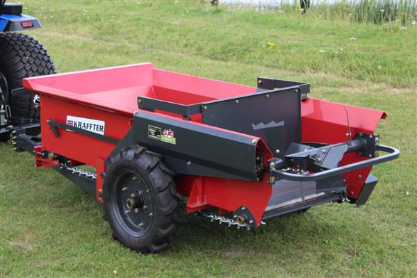 Grote foto mini mestverspreider wielaangedreven agrarisch mechanisatie