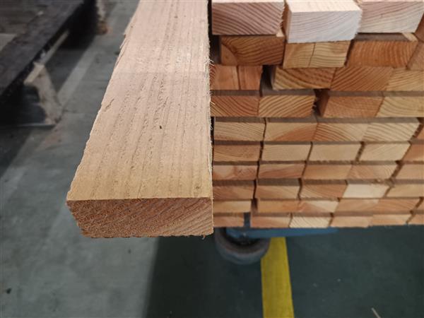 Grote foto 45x95 mm douglas 300cm ruw doe het zelf en verbouw hout en planken