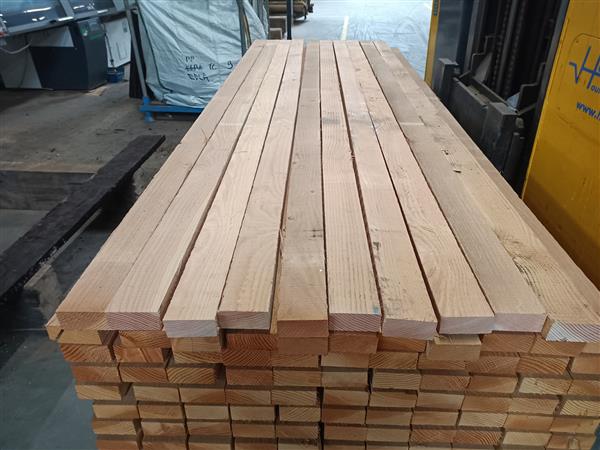 Grote foto 45x95 mm douglas 300cm ruw doe het zelf en verbouw hout en planken