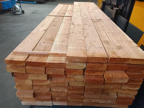 Grote foto 50x150mm douglas 300cm ruw doe het zelf en verbouw hout en planken