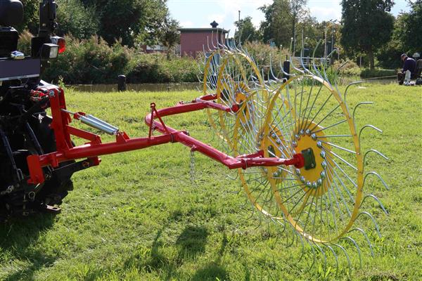 Grote foto kraffter acrobaathark mini agrarisch mechanisatie