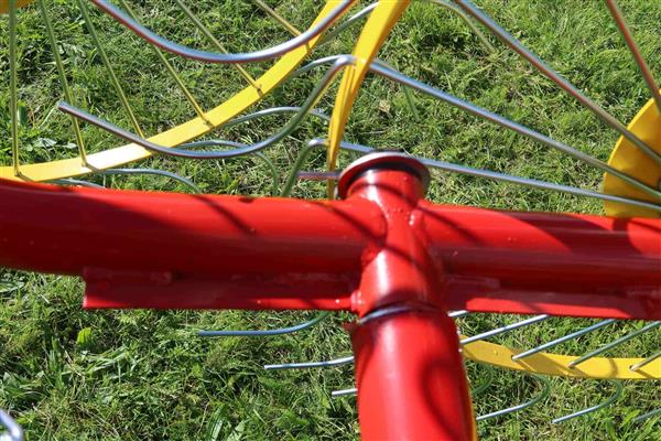 Grote foto kraffter acrobaathark mini agrarisch mechanisatie