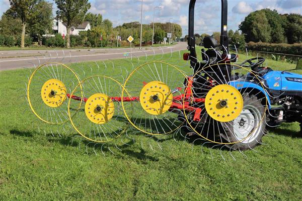 Grote foto kraffter acrobaathark mini agrarisch mechanisatie
