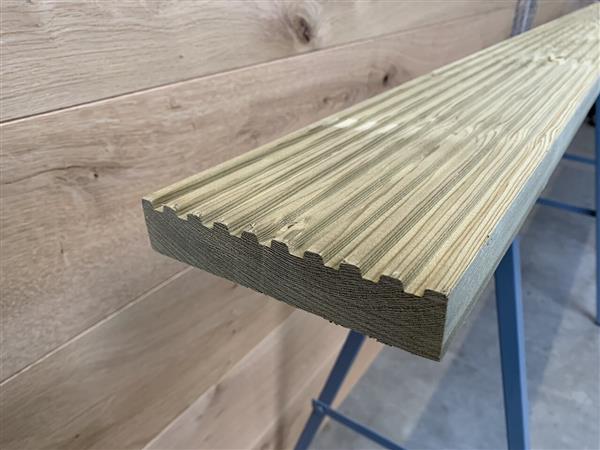 Grote foto 28x140mm 420cm gewolmaniseerde antislip vlonderdeel doe het zelf en verbouw hout en planken