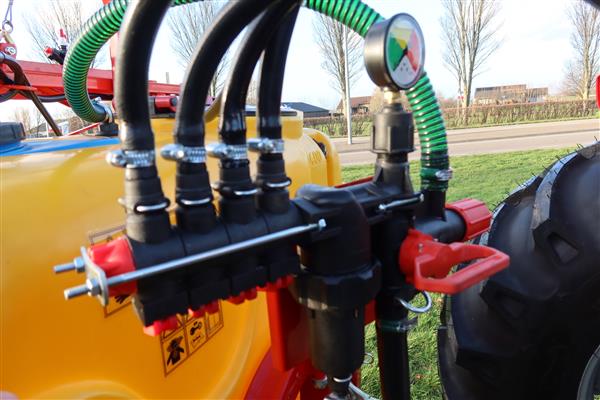 Grote foto kraffter veldspuit 6m boom en 400l tank agrarisch mechanisatie