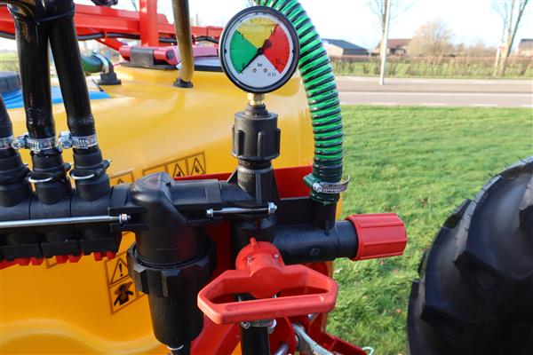 Grote foto kraffter veldspuit 6m boom en 400l tank agrarisch mechanisatie