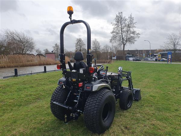 Grote foto solis 26 4wd hydrostaat black edition agrarisch tractoren