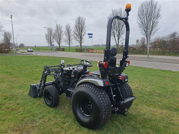 Grote foto solis 26 4wd hydrostaat black edition agrarisch tractoren