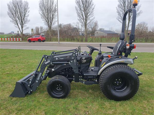 Grote foto solis 26 4wd hydrostaat black edition agrarisch tractoren