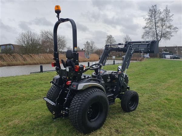 Grote foto solis 26 4wd hydrostaat black edition agrarisch tractoren