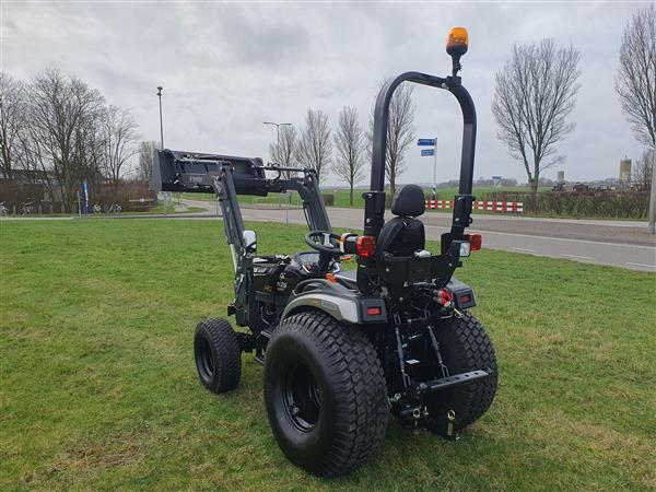 Grote foto solis 26 4wd hydrostaat black edition agrarisch tractoren