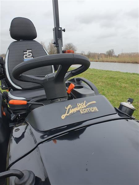 Grote foto solis 26 4wd hydrostaat black edition agrarisch tractoren
