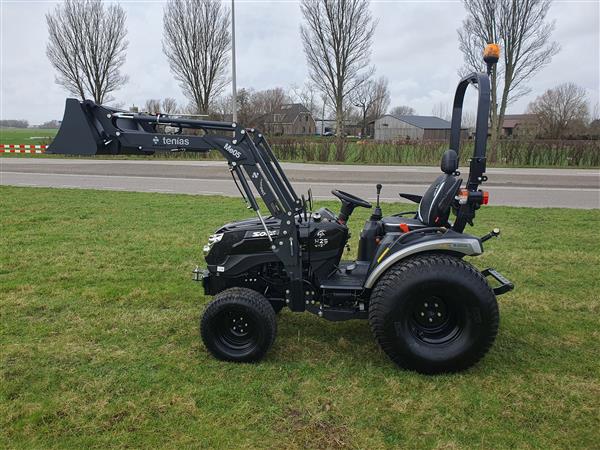 Grote foto solis 26 4wd hydrostaat black edition agrarisch tractoren