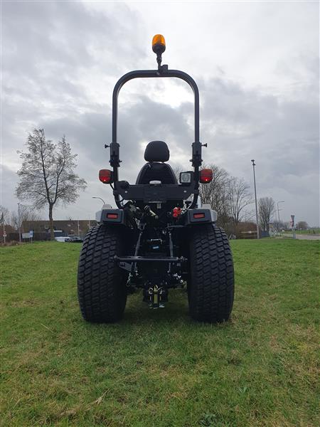 Grote foto solis 26 4wd hydrostaat black edition agrarisch tractoren