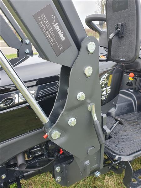 Grote foto solis 26 4wd hydrostaat black edition agrarisch tractoren