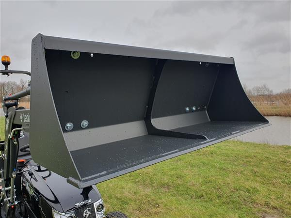 Grote foto solis 26 4wd hydrostaat black edition agrarisch tractoren