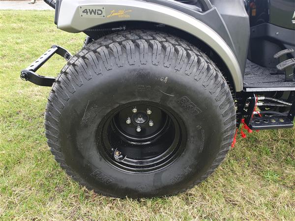 Grote foto solis 26 4wd hydrostaat black edition agrarisch tractoren