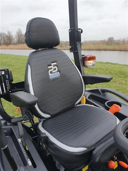 Grote foto solis 26 4wd hydrostaat black edition agrarisch tractoren