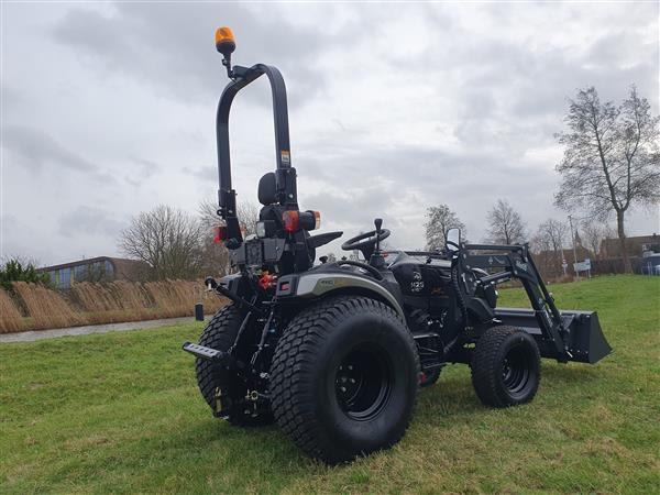 Grote foto solis 26 4wd hydrostaat black edition agrarisch tractoren