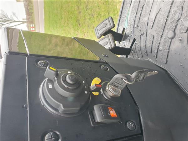 Grote foto solis 26 4wd hydrostaat black edition agrarisch tractoren