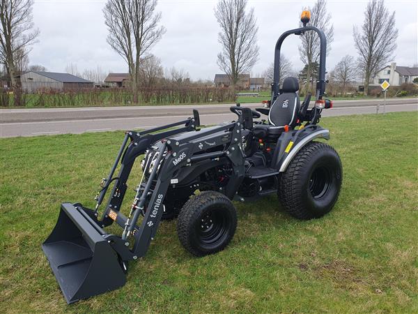 Grote foto solis 26 4wd hydrostaat black edition agrarisch tractoren