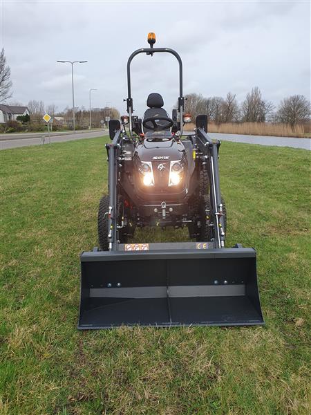 Grote foto solis 26 4wd hydrostaat black edition agrarisch tractoren
