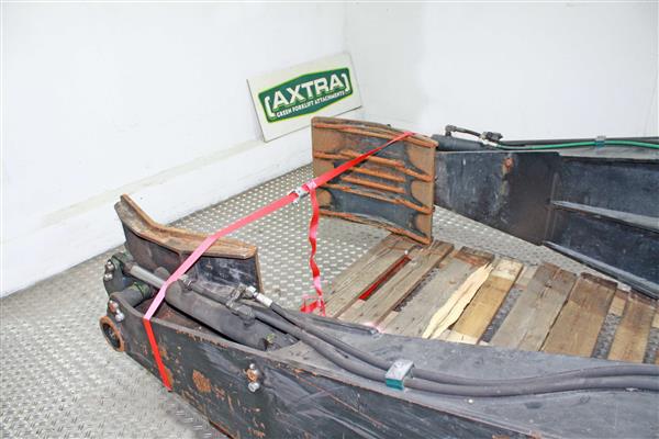 Grote foto stabau vooroverkiepende bandenklem agrarisch heftrucks