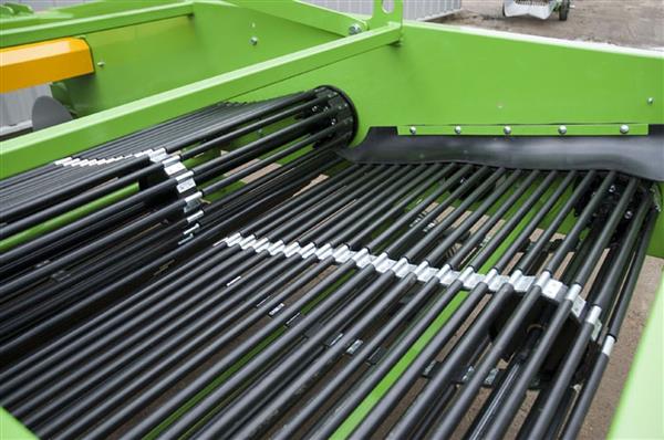 Grote foto bomet aardappelrooimachine 2 rijen z656 agrarisch mechanisatie