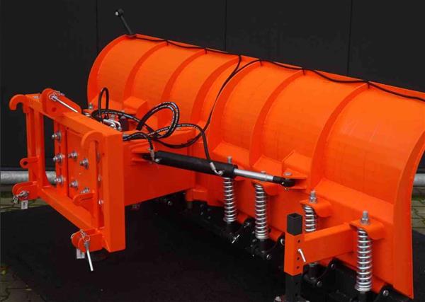 Grote foto sneeuwschuif zwaar 2.60 3.00m hydraulisch verstelbaar 3 punt en euro aankoppeling agrarisch mechanisatie