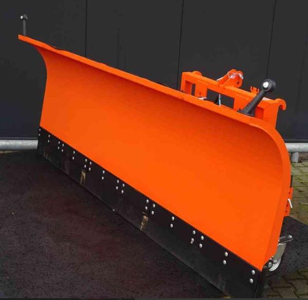 Grote foto sneeuwschuif zwaar 2.60 3.00m hydraulisch verstelbaar 3 punt en euro aankoppeling agrarisch mechanisatie