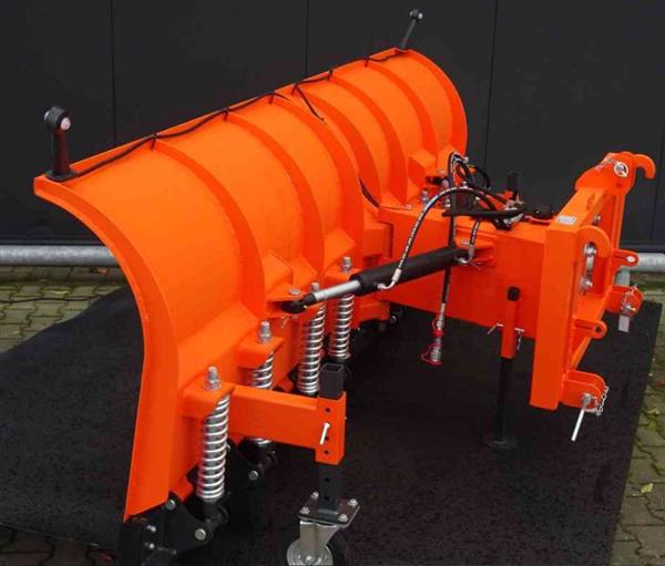 Grote foto sneeuwschuif zwaar 2.60 3.00m hydraulisch verstelbaar 3 punt en euro aankoppeling agrarisch mechanisatie