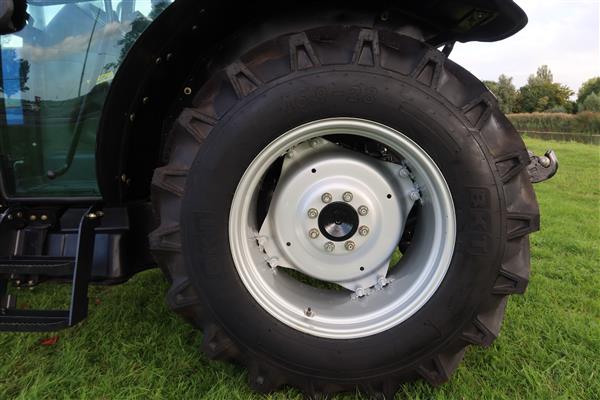 Grote foto solis 60 4wd cabine agrarisch tractoren