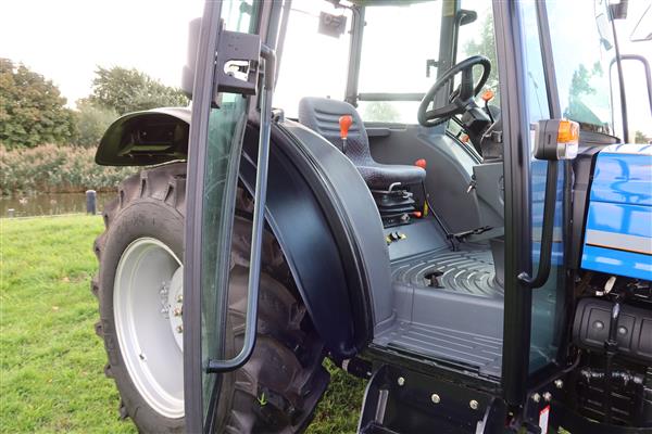 Grote foto solis 60 4wd cabine agrarisch tractoren