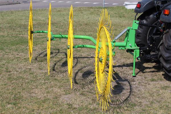 Grote foto kraffter acrobaathark tuin en terras grasmaaiers