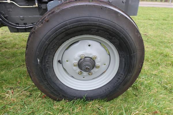 Grote foto massey ferguson 375 2wd agrarisch tractoren