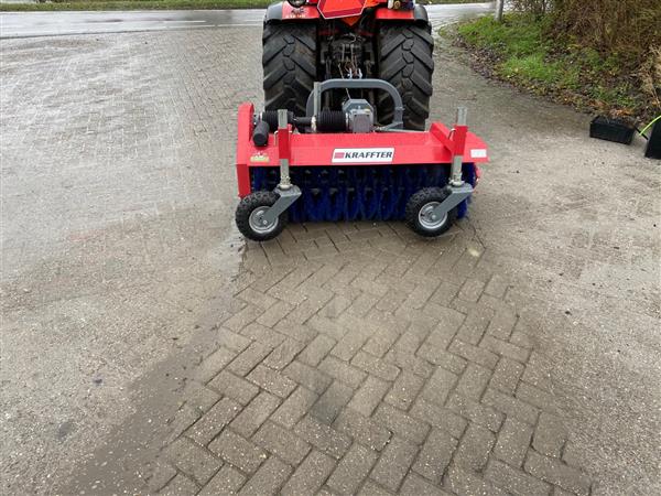 Grote foto kraffter veegmachine 220 aftakas agrarisch mechanisatie