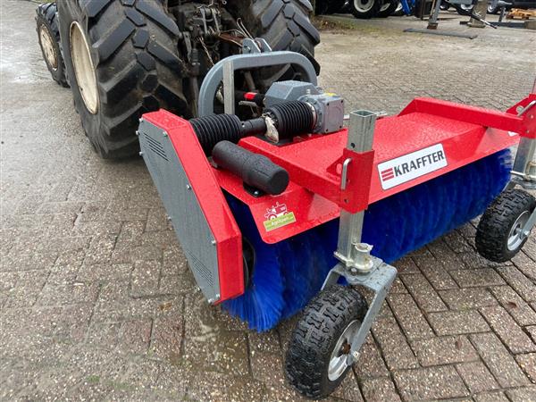 Grote foto kraffter veegmachine 140 aftakas agrarisch mechanisatie