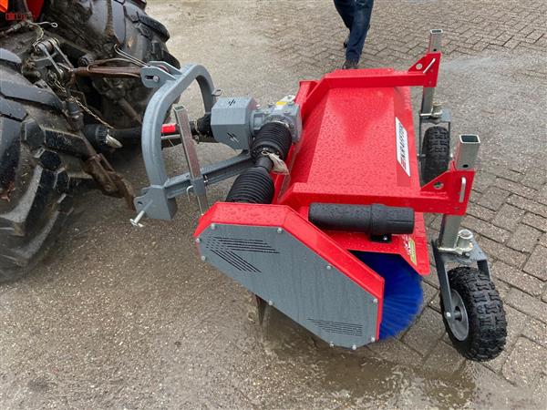 Grote foto kraffter veegmachine 140 aftakas agrarisch mechanisatie
