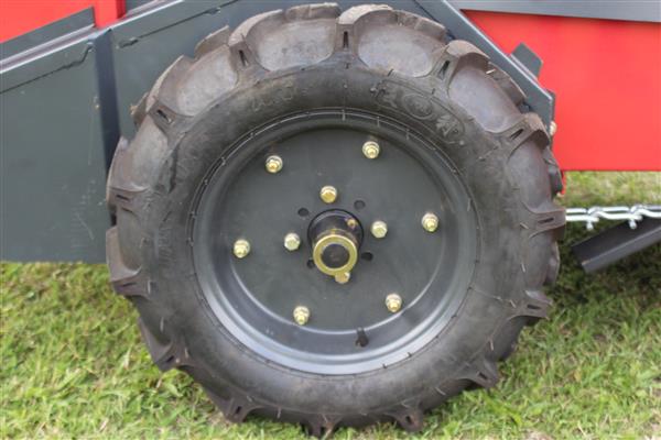 Grote foto mini mestverspreider wielaangedreven agrarisch mechanisatie