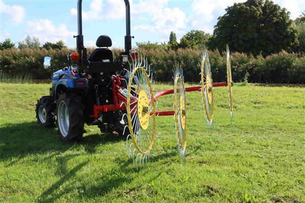 Grote foto kraffter acrobaathark mini agrarisch mechanisatie